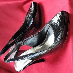 WHBM sz9 Alligator print patent leather slingback pump.